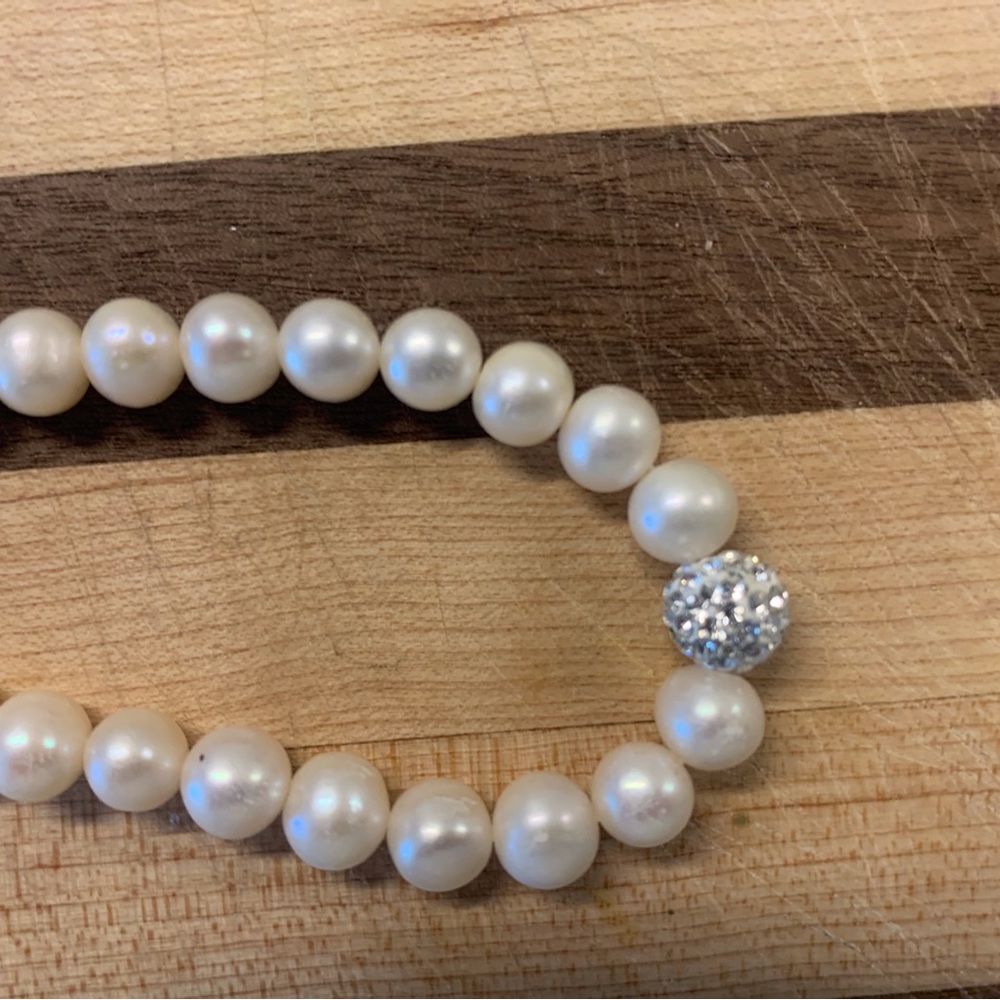 16” Pearl necklace with Diamond chip ball in the center
